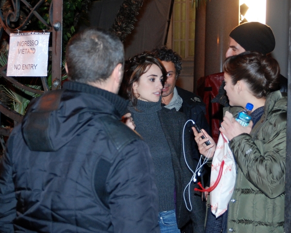 83474_Penelope_Cruz_and_Marion_Cotillard_exit_from_the_Astura_Palace_Hotel_CU_ISA_07_122_555lo.jpg