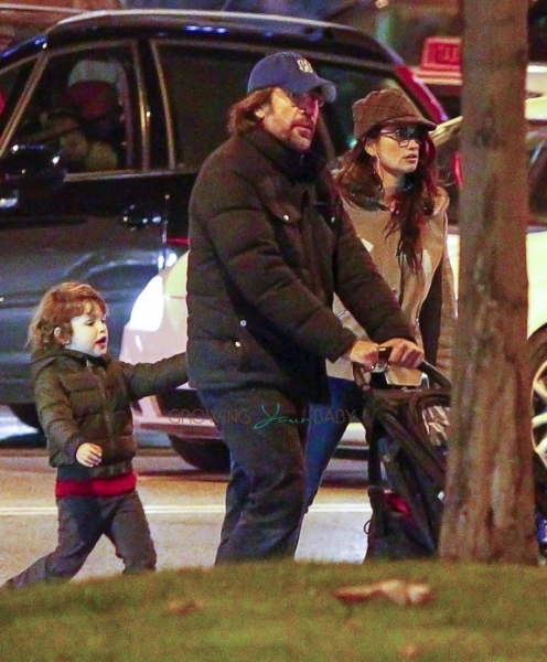 Javier-Bardem-and-Penelope-Cruz-out-with-kids-Leo-and-Luna-575x695.jpg
