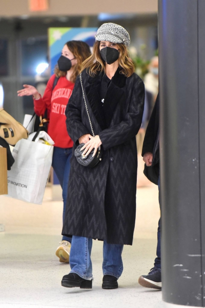 Penelope-Cruz---Seen-arriving-at-JFK-Airport-in-New-York-13.jpg