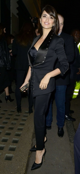 Penelope-Cruz--Burberry-Show-Afterparty-at-2017-LFW--07.jpg