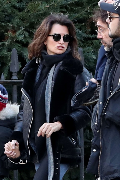 Penelope-Cruz-and-Javier-Bardem-out-and-about-in-London--01.jpg