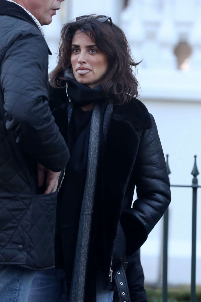 Penelope-Cruz-and-Javier-Bardem-out-and-about-in-London--03.jpg