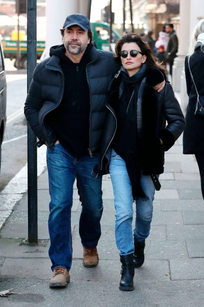 Penelope-Cruz-and-Javier-Bardem-out-and-about-in-London--09.jpg