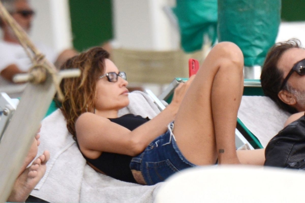 penelope-cruz-pictured-with-her-husband-javier-bardem-as-they-are-seen-relaxing-on-holiday-with-their-children-in-fregene-11.jpg