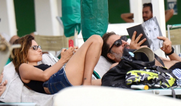 penelope-cruz-pictured-with-her-husband-javier-bardem-as-they-are-seen-relaxing-on-holiday-with-their-children-in-fregene-12.jpg
