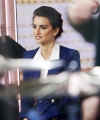 penelope-cruz-gets-awkwardly-asked-about-her-ugly-feet-01.jpg